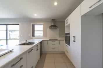 12 Teafields Court, Huntington