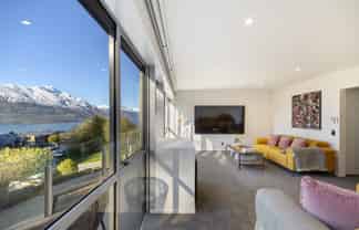 2B Vancouver Drive, Queenstown Hill