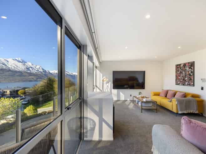 2B Vancouver Drive, Queenstown Hill