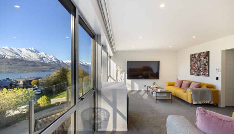 2B Vancouver Drive, Queenstown Hill