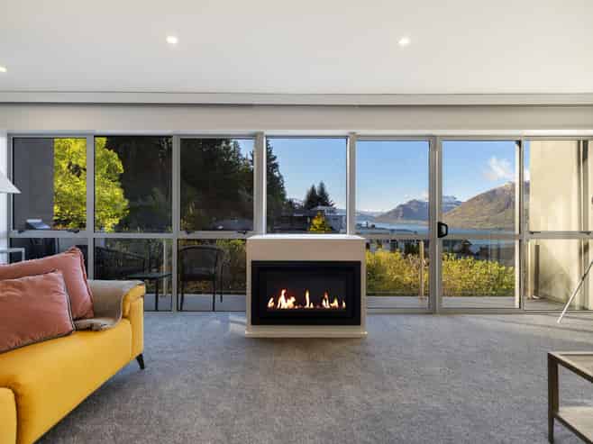 2B Vancouver Drive, Queenstown Hill