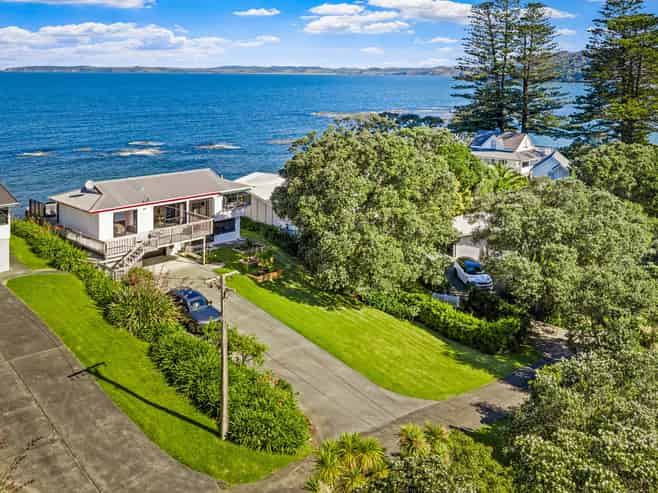 61 Grand View Road, Leigh