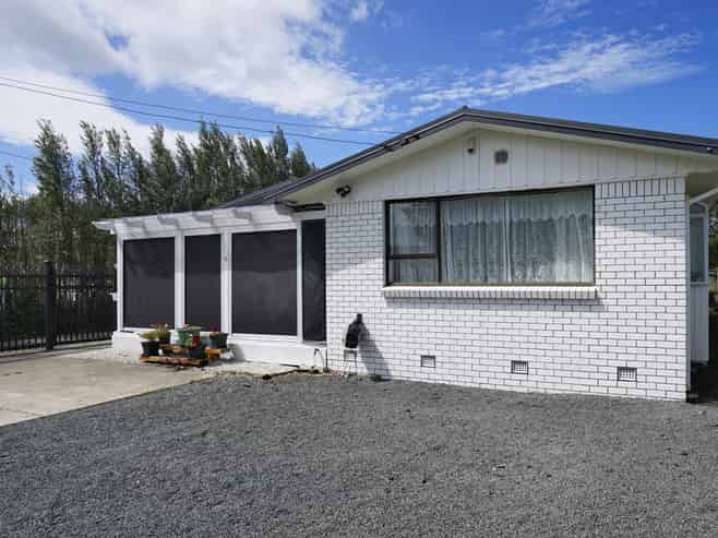 21 Saxbys Road, Glenview