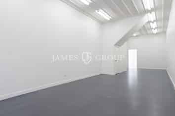 POLISHED RETAIL SPACE WITH HUGE STREET PRESENCE