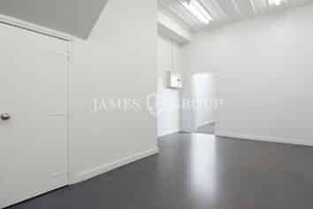 POLISHED RETAIL SPACE WITH HUGE STREET PRESENCE