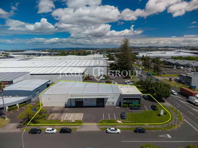 High-Profile Corner Site on Highbrook