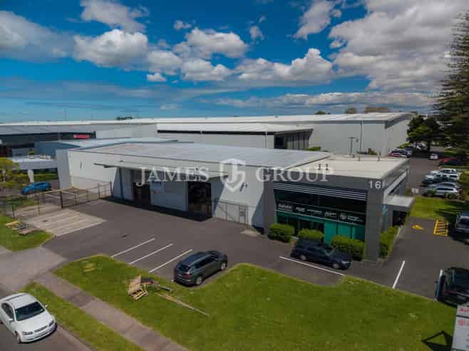 High-Profile Corner Site on Highbrook