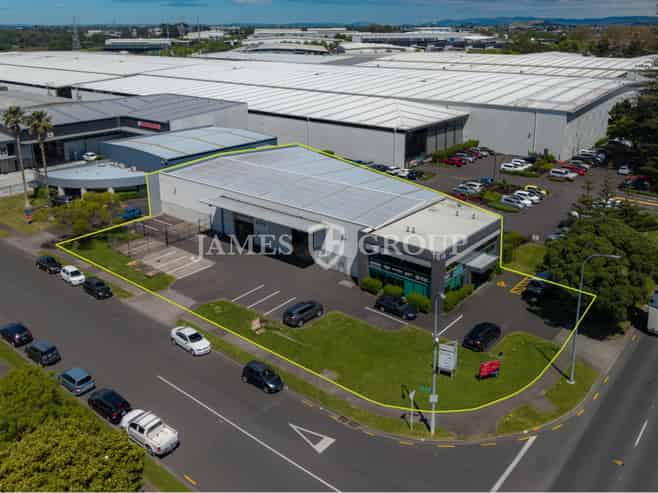 High-Profile Corner Site on Highbrook