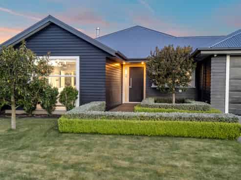 98 Infinity Drive, Pegasus