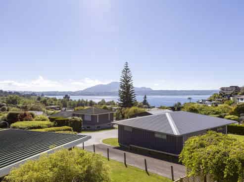 1 Scenic Heights, Acacia Bay