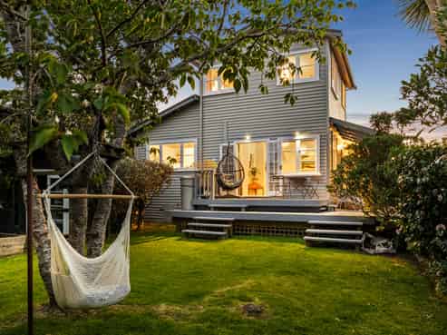 18 Raine Street, Karori