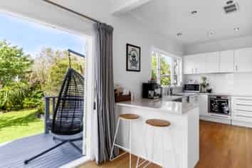 18 Raine Street, Karori