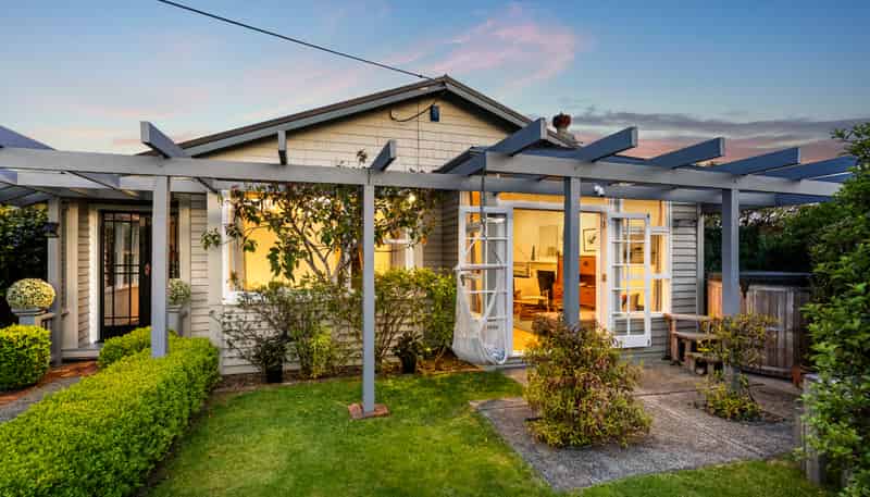 18 Raine Street, Karori