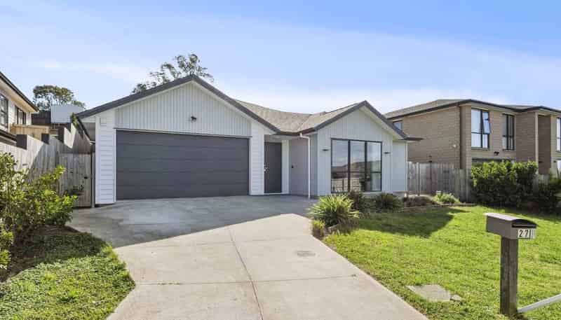 27 Surf View Crescent, Red Beach