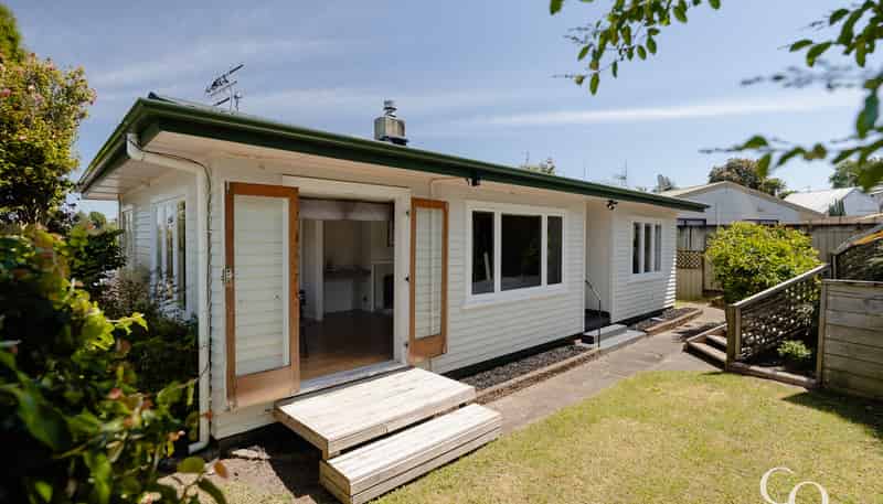 15 Bell Street, Judea