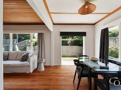 15 Bell Street, Judea