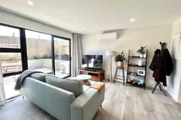 41 Ara Mara Hua, Henderson