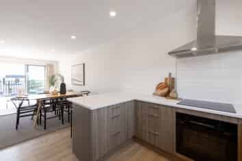 2/41 Thackeray Street, Hamilton Lake