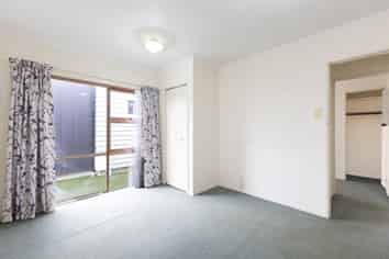 6 Fordyce Court, West End