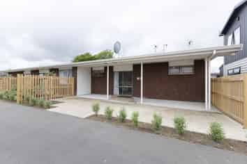 6 Fordyce Court, West End