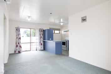 6 Fordyce Court, West End