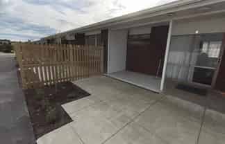 6 Fordyce Court, West End