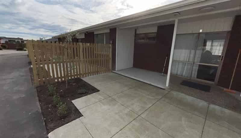 6 Fordyce Court, West End