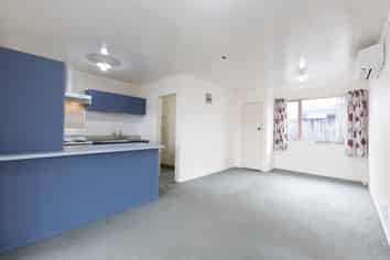 6 Fordyce Court, West End