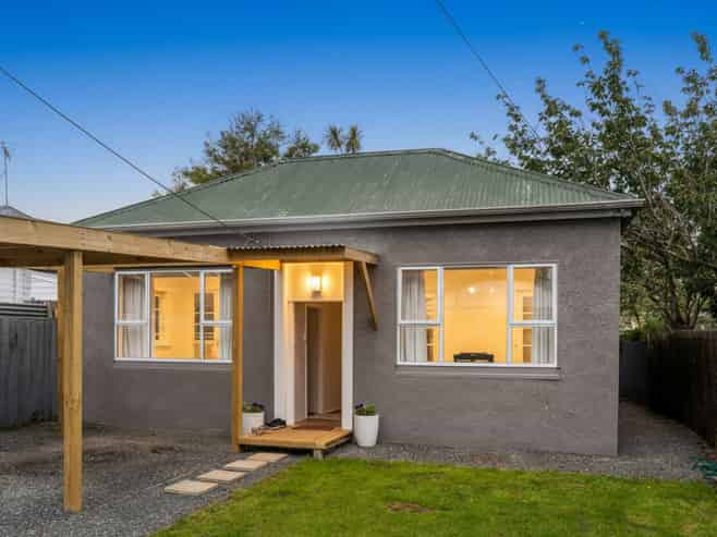 8 Coburn Avenue, NORTH EAST VALLEY