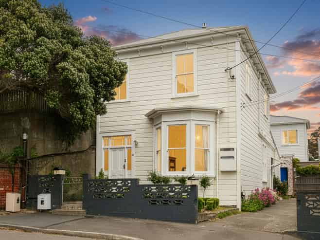 51 Scarborough Terrace, Mount Victoria