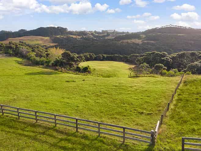  1223 Old North Road, Waimauku
