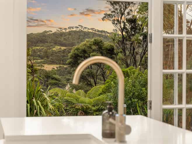  1223 Old North Road, Waimauku