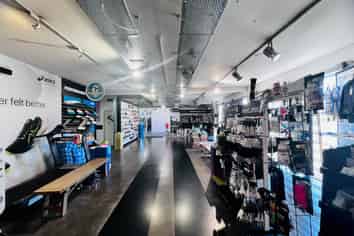 HIGH-EXPOSURE RETAIL / SHOWROOM ON MT EDEN ROAD
