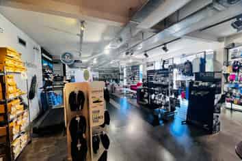 HIGH-EXPOSURE RETAIL / SHOWROOM ON MT EDEN ROAD
