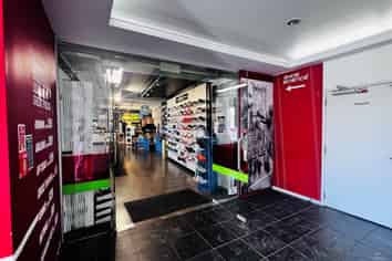 HIGH-EXPOSURE RETAIL / SHOWROOM ON MT EDEN ROAD
