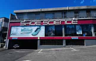 HIGH-EXPOSURE RETAIL / SHOWROOM ON MT EDEN ROAD
