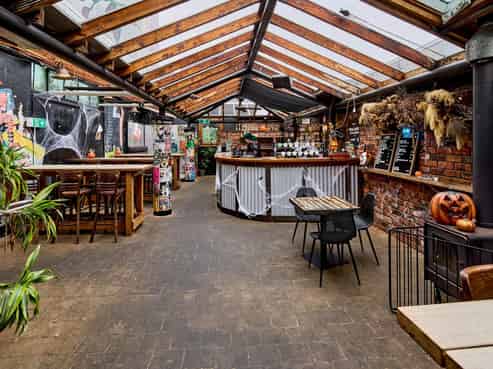 Iconic Mount Victoria freehold