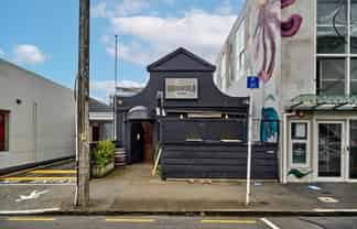 Iconic Mount Victoria freehold