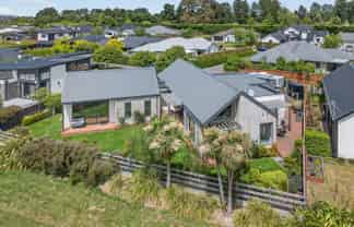 32 Carnaveron Drive, Lincoln