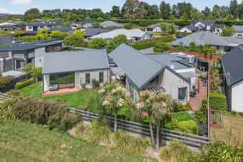 32 Carnaveron Drive, Lincoln