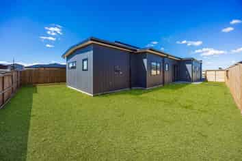 8 Gertrude Cole Road, Clarks Beach