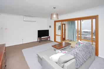 6 Madeley Road, Mount Pleasant