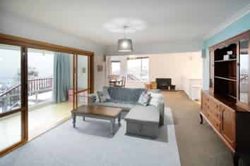 6 Madeley Road, Mount Pleasant