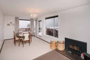 6 Madeley Road, Mount Pleasant