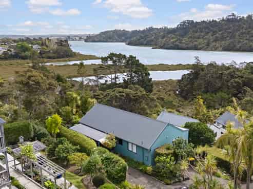 63 Pemberton Avenue, Bayview