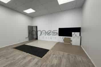 Standout Retail space - Howick Hotspot!