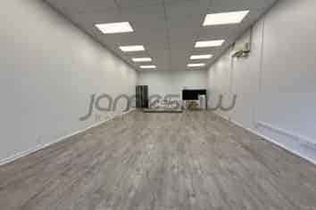 Standout Retail space - Howick Hotspot!