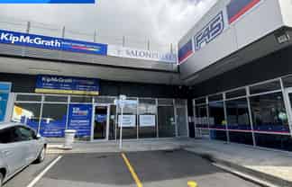 Standout Retail space - Howick Hotspot!