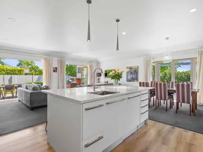 1 Springvale Gardens, Harewood