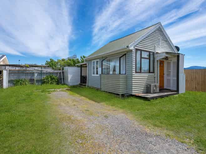 114 and 11 Old Renwick Road, Springlands